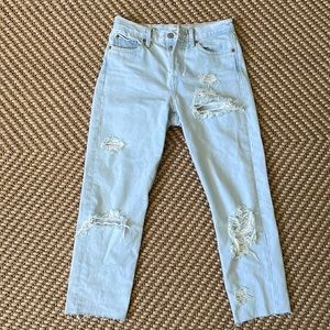 Levi’s Wedgie Icon w/ distressing, size 25